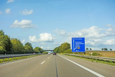Otoyol yol işareti üzerinde (Autobahn 81 / 81 A / E 531) şehir Herrenberg - gösteren yol çıkmak Rottenburg / Tübingen / Reutlingen / günlüğüne / Bondorf