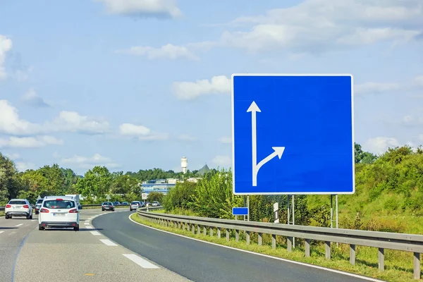 Autopista con letrero vacío — Foto de Stock