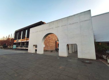 Nuremberg, Almanya - 01 Ocak 2020: Alman Ulusal Müzesi 'nde İnsan Hakları Yolu 