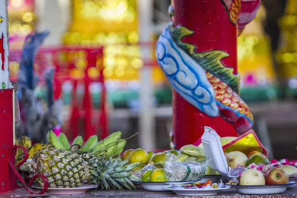 Buddhistisches Fest in einem chinesischen Tempel in Trang, Thailand — Stockfoto