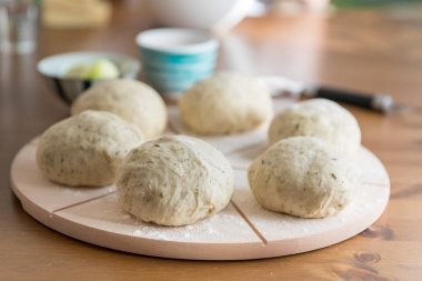 Ev ortamı, otantik ev yapımı pizza hamuru hazırlama