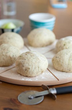 Ev ortamı, otantik ev yapımı pizza hamuru hazırlama