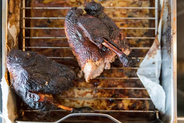 Roasted Crispy Peking Duck Roasting Pan Close — Stock Photo, Image