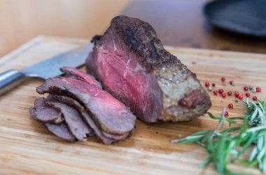 kesme tahtası ve bıçak rozbif