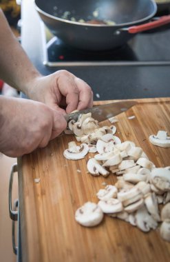 ahşap kesme domuzu kesme champignon mantar