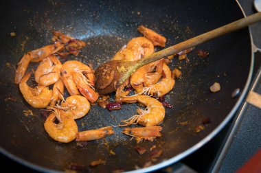 karides tavada domates yemek yakın çekim