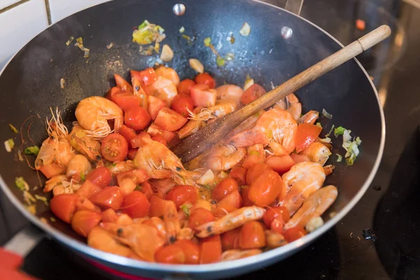 Close Cooking Prawns Tomatoes Frying Pan — Stock Photo, Image