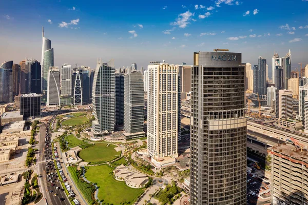 Panorama pohled Jumeirah Lakes Towers, Dubaj, Spojené arabské emiráty — Stock fotografie