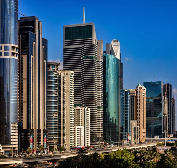 Gökdelenler Şeyh zayed Caddesi'nde Dubai, Birleşik Arap Emirlikleri — Stok fotoğraf
