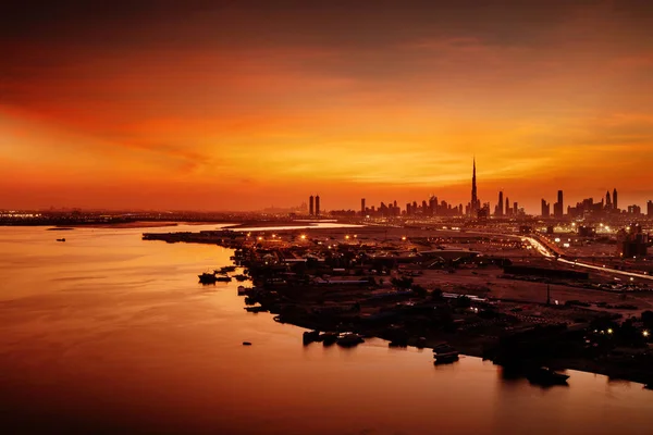 Piękną panoramę Dubaju, ZEA, patrząc z Dubai Festival City — Zdjęcie stockowe