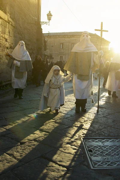 Enna, Σικελία, Ιταλία Μάρτιος 25, 2016 θρησκευτική παρέλαση, στην πόλη της — Φωτογραφία Αρχείου