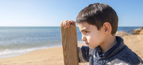 Serious Look Child Horizon Sea — Stock Photo, Image