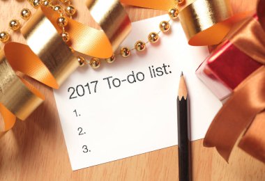 Altın süslemeleri ile yılbaşı selamlar.