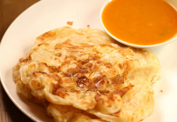 Roti canai popüler bir Malezya yemektir. — Stok fotoğraf