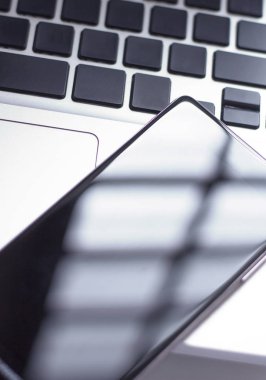 Akıllı telefon ve bilgisayar ofis