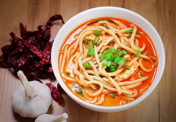 Hot and spicy curry noodle on the table — Stock Photo, Image