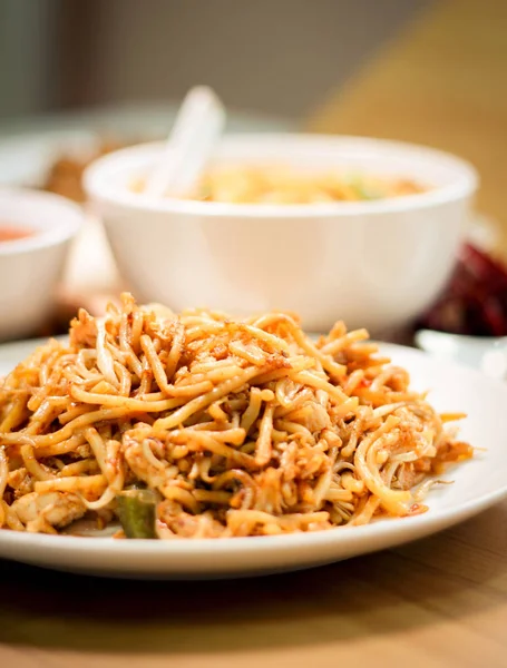 Macarrão frito são prato delicioso e saudável — Fotografia de Stock