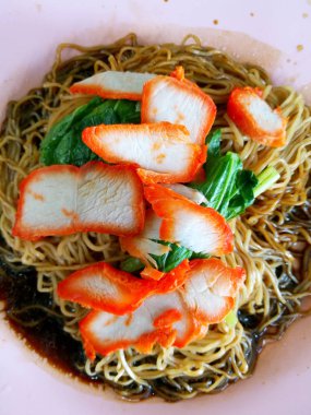 Mantı erişte mi bir Kanton noodle yemek