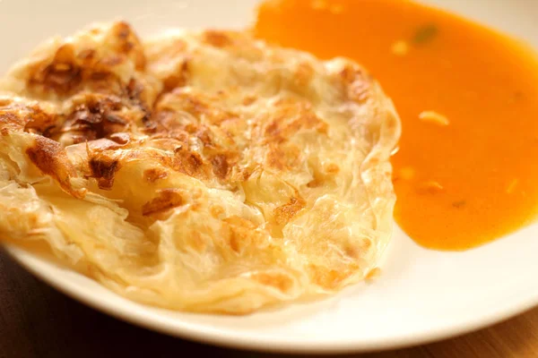 Roti canai popüler bir Malezya yemektir. — Stok fotoğraf