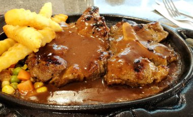 Lezzetli ev yapımı tavuk pirzola.