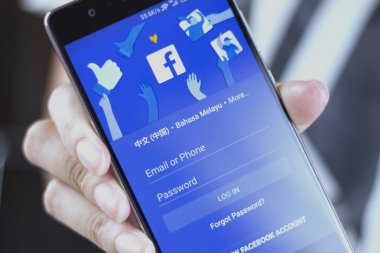 Smartphone cep telefonu ile Facebook giriş