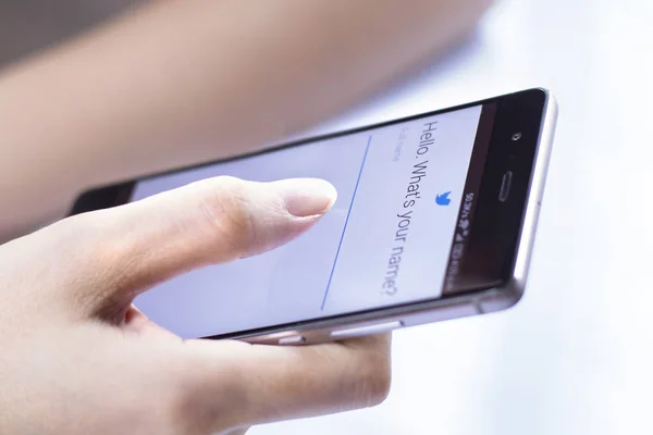 Twitter iniciar sesión en el teléfono inteligente —  Fotos de Stock