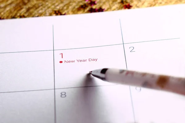 Chiusura del primo giorno dell'anno 2018 sul calendario dei diari . — Foto Stock