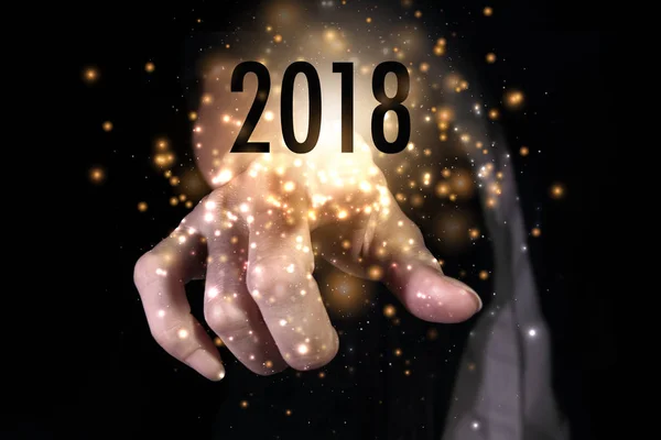 Рука вказує рік 2018 . — стокове фото