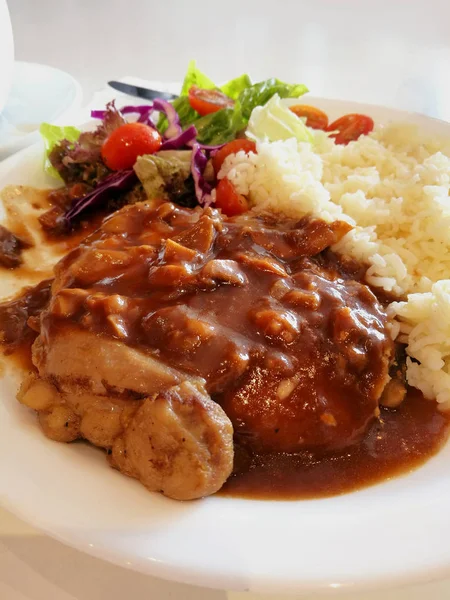 Asiatico pollo Chop riso sul tavolo . — Foto Stock