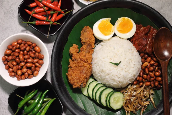 Malajzia élelmiszer nasi lemak — Stock Fotó