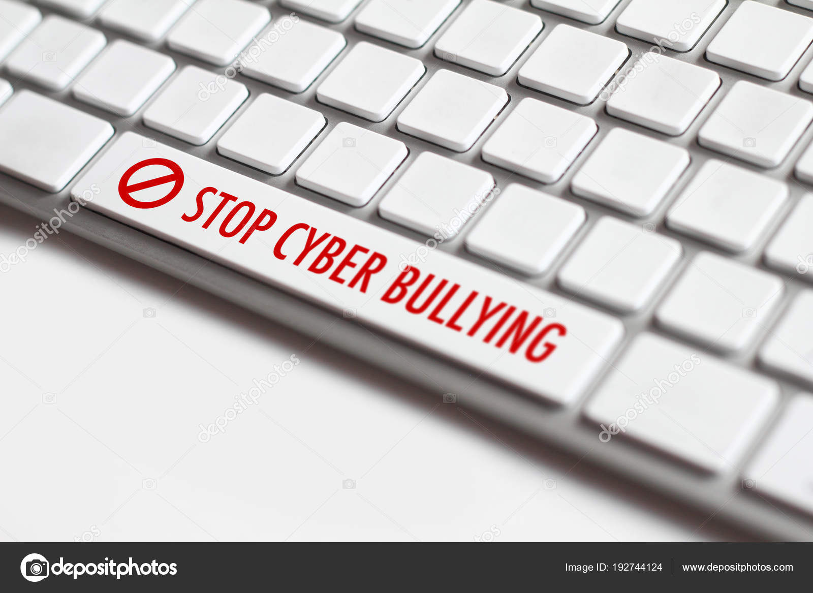 Detener el acoso cibernético palabras escritas en el teclado — Foto de