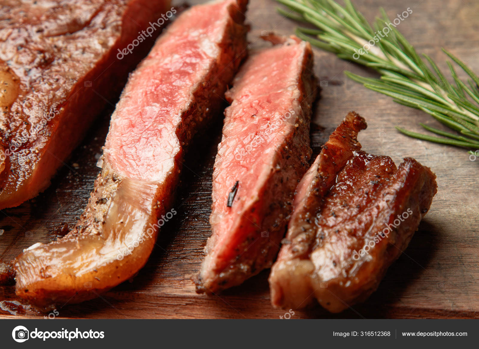 Steak Vom Rind Steak Mit Gemuse Richtige Ernahrung Gesunde Ernahrung Stockfoto C Vitdance 316512368