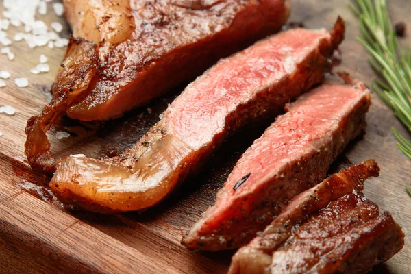 Steak Vom Rind Steak Mit Gemuse Richtige Ernahrung Gesunde Ernahrung Stockfoto C Vitdance 316512368