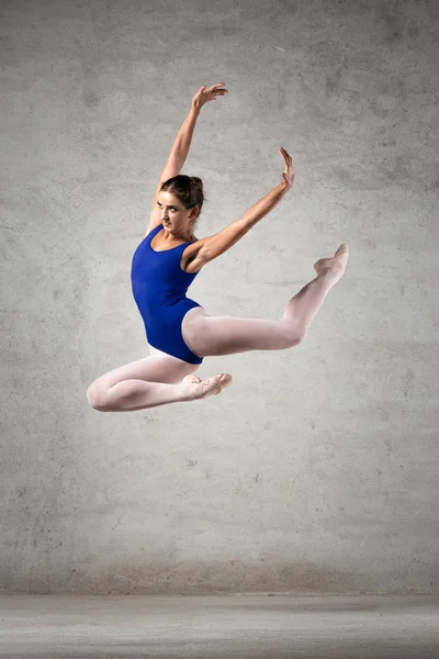 Tancerka Baletowa Tancerka Pełna Wdzięku Pani Balerina Celowniku Pozie Balet — Zdjęcie stockowe