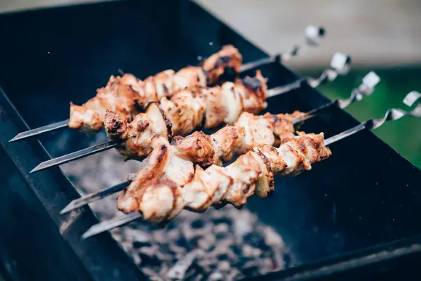 Gegrillter Dönerspieß Gegrilltes Fleisch Traditionelles Östliches Gericht Schaschlik Grillen Auf — Stockfoto