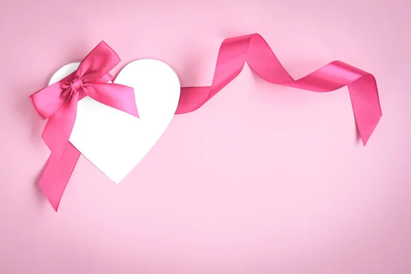 Papel Blanco Tarjeta San Valentín Corazón Con Cintas Color Rosa — Foto de Stock