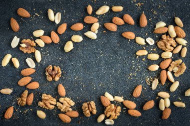 Badem, fıstık ve ceviz arkaplan kırıntıları..