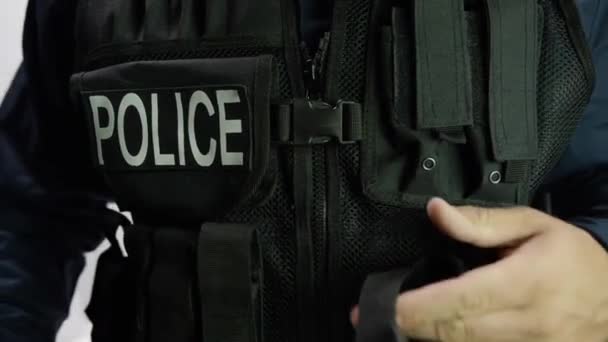 Policía Equipada Con Arma — Vídeo de stock