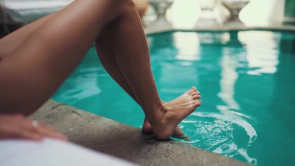 Legs Young Woman Pool — Stock Video