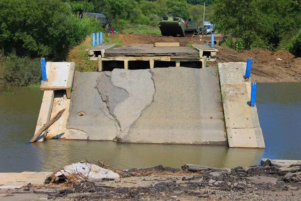 Die zerstörte Brücke — Stockfoto