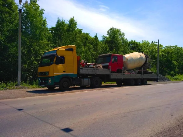 LKW mit Gütern — Stockfoto