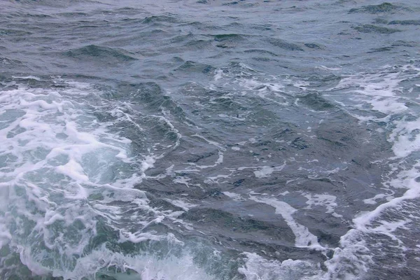 海の波と海の泡 — ストック写真