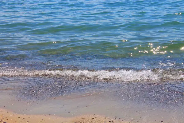 海の波と海の泡 — ストック写真