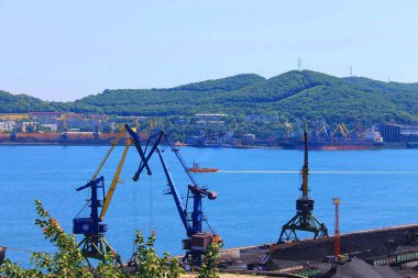 küçük kargo liman