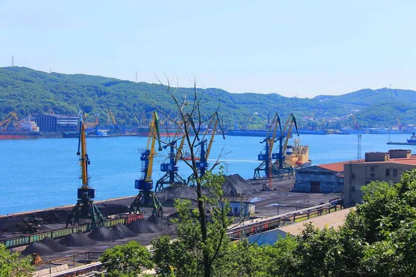 küçük kargo liman