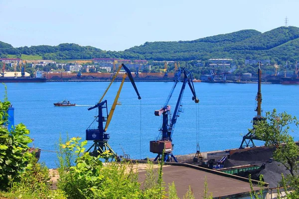 küçük kargo liman