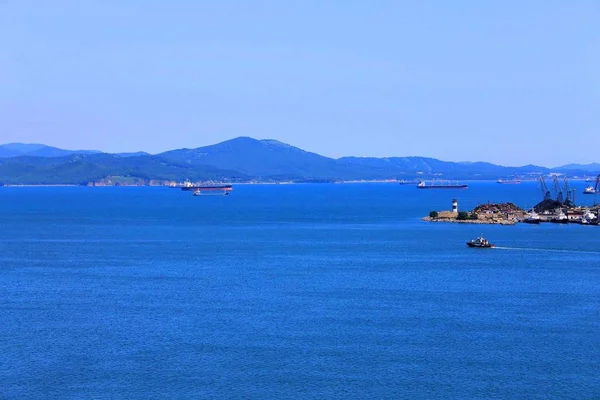 Pequeno porto de carga — Fotografia de Stock