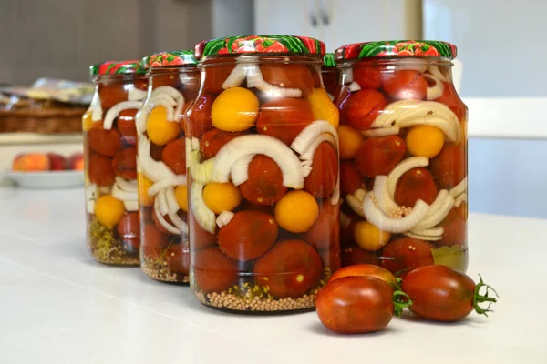 Tomaten Rode Blik Met Alycha Kruiden Glazen Potten — Stockfoto