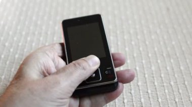 Nostaljik eski cep telefonunun açılışı