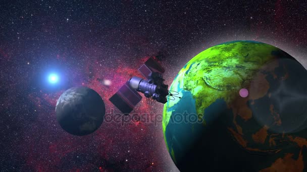 Telekommunikationssatellit mit Sonnenkollektoren fliegt über die Erde — Stockvideo